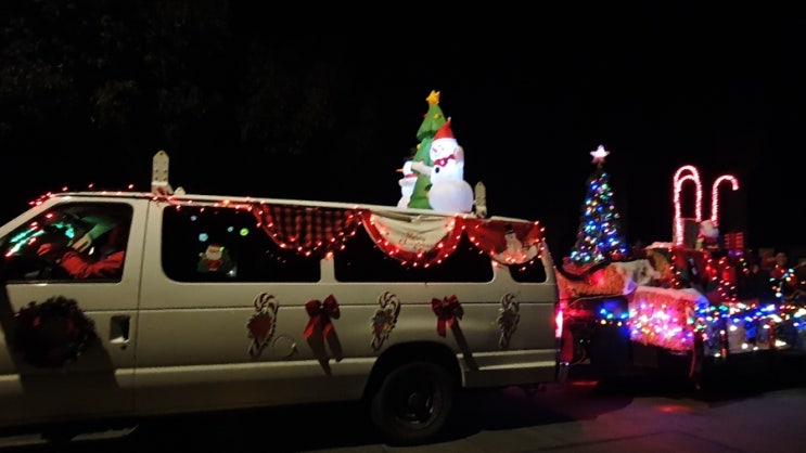  Parade of Lights in Pacific Grove 크리스마스 행사 라이트 퍼레이드, 퍼시픽 그로브