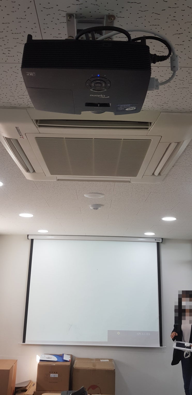  명동 사무실 및 회의실 빔프로젝터 엡손 EB-X550KG , 옵토마 S315 스크린까지 설치했어요