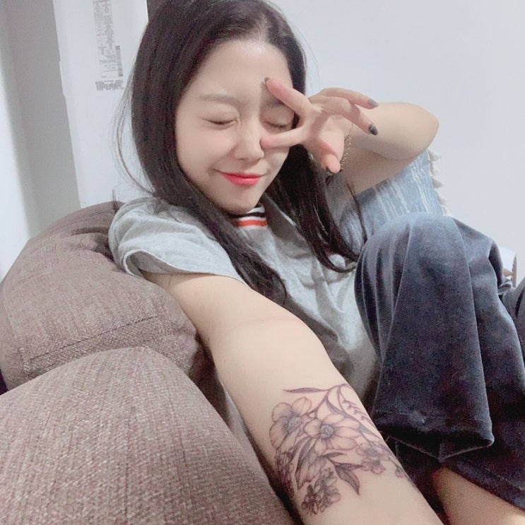   가족 탄생화 타투 하는 일상 
