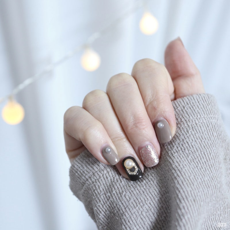 네일 종류 겨울 네일 검은색 네일 7