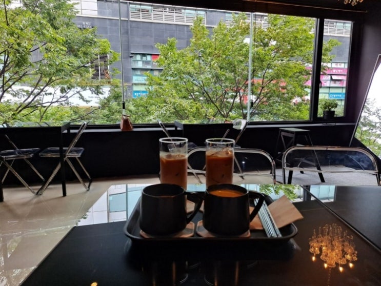  창가에서