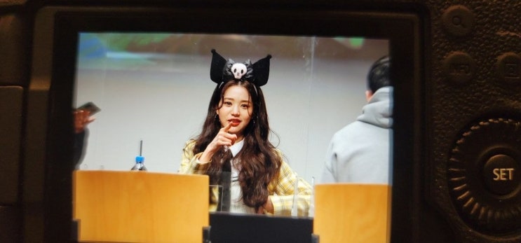 다른 멤버 찍다 걸린 장원영 홈마.jpg 다른 멤버 찍다 걸린 장원영 홈마.jpg