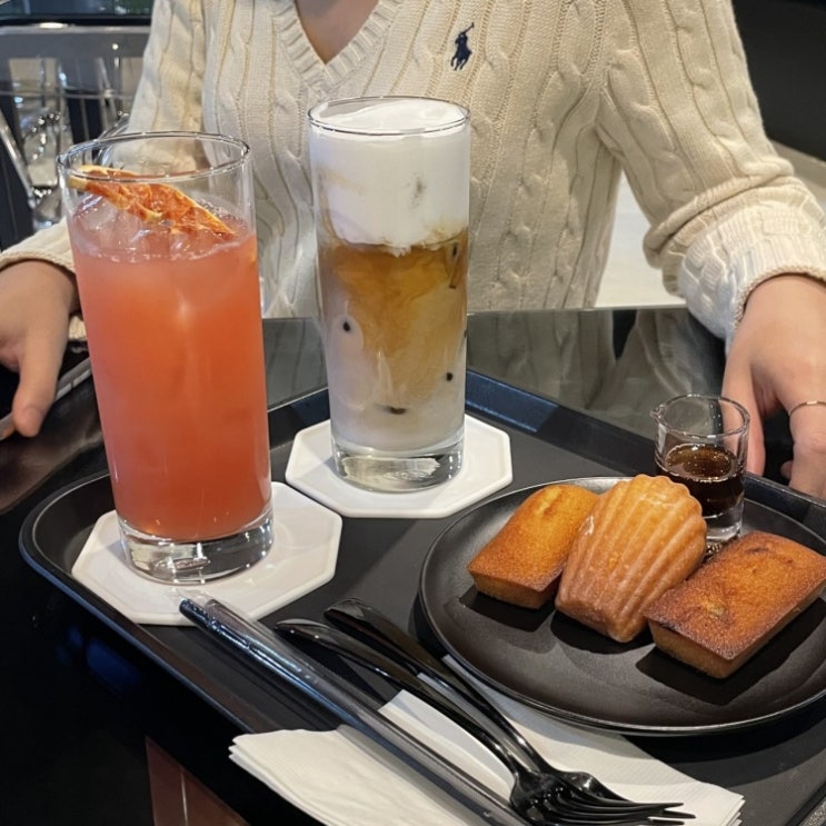  커피 음료 과자...