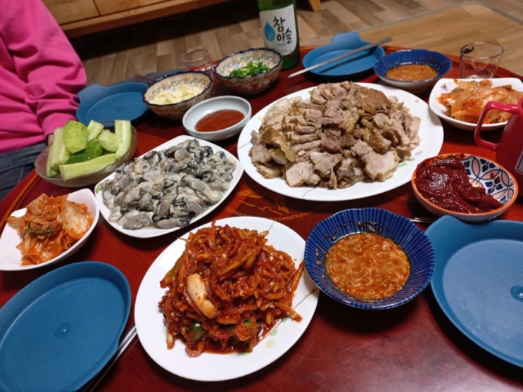  오미크론 더 쳐들어오기 전에 연말모임 해치우기(f.굴보쌈 김장김치)
