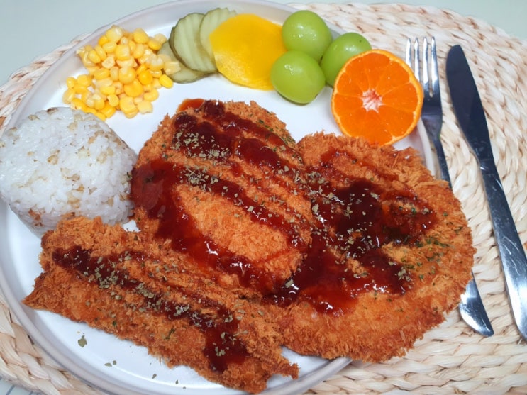  명일역 맛집 돈까스회관에서 돈가스 포장해서 한상차렸어요