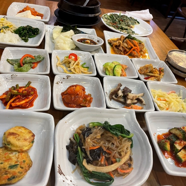  집밥생각날땐 동성로 백반 엄마밥상 : 15계절반찬에 찌개까지