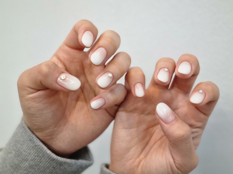  강남역네일아트: 여자친구의 생애 첫 네일! 강남역네일샵 강남역젤네일전문샵 Nail to Kill