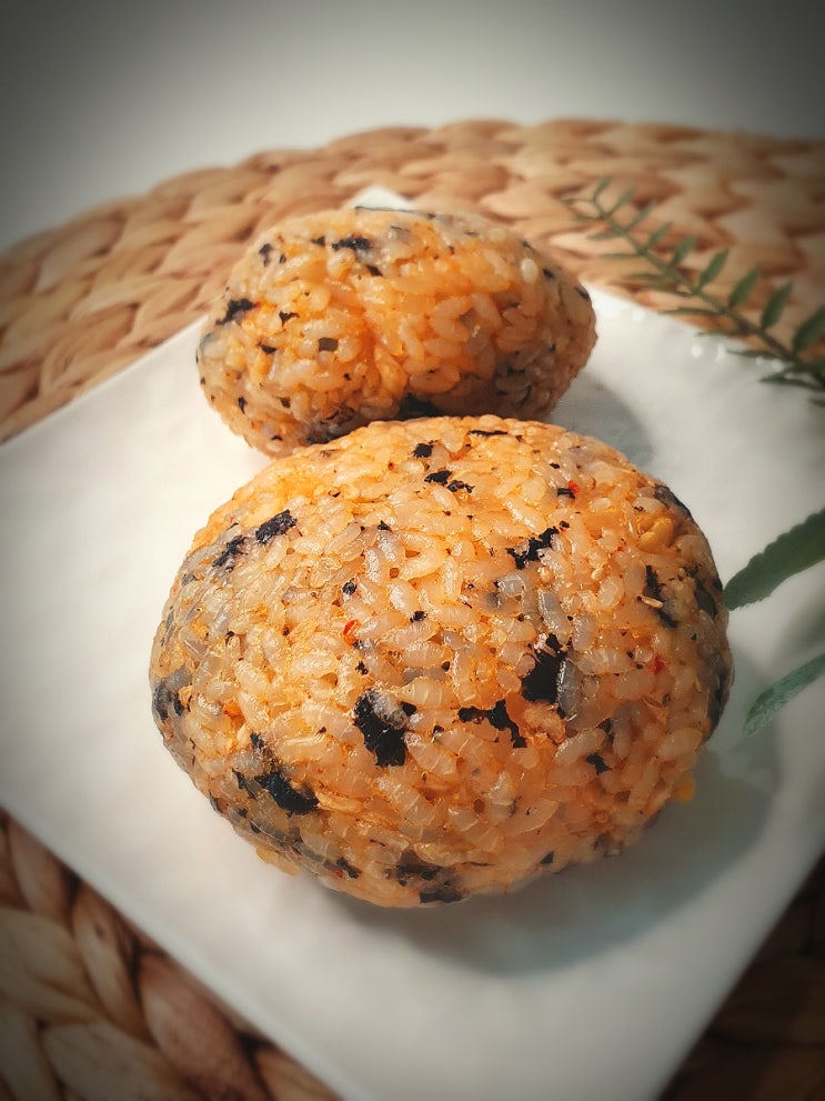  김치주먹밥 김가루 치즈넣어 구운주먹밥