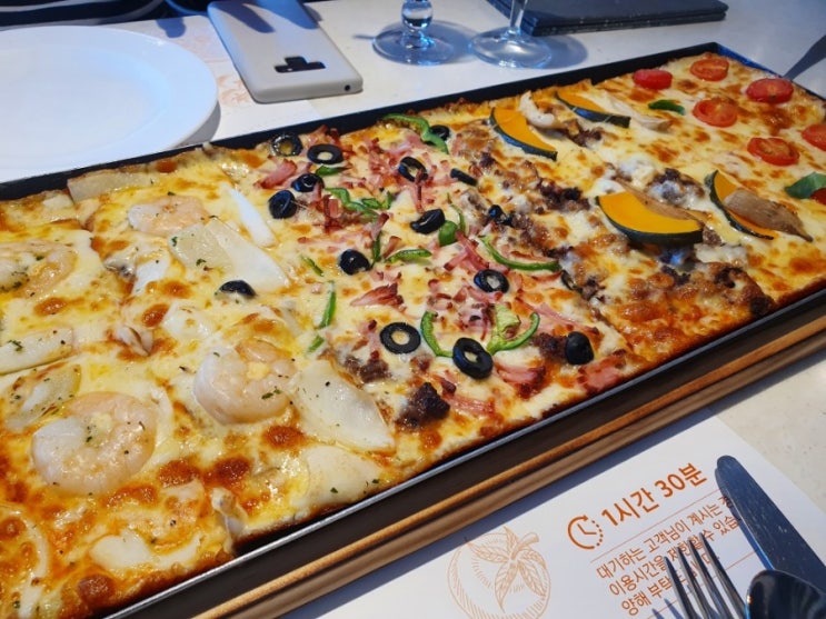  그랜드 워커힐 서울 피자힐 방문후기(예약없이 주말 방문, 한강뷰 맛집,  콰트로피자)