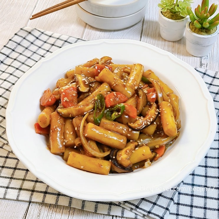 간단한 간식 만들기 시판양념으로 매콤 간장떡볶이 완성 자취생요리 주말 아이들간식 간단한 간식 만들기 시판양념으로 매콤 간장떡볶이 완성 자취생요리 주말 아이들간식