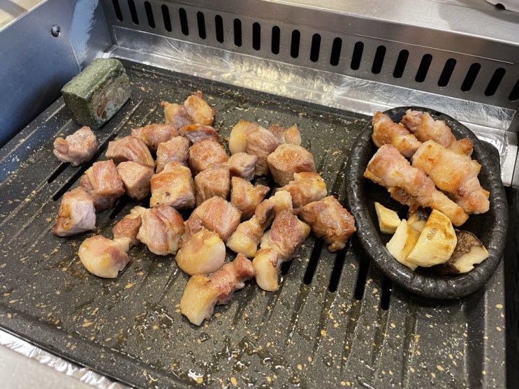 [삼성동 맛집] 교대 이층집  돼지고기 육즙 팡팡 삼겹살 먹고 싶을 땐  여기 !