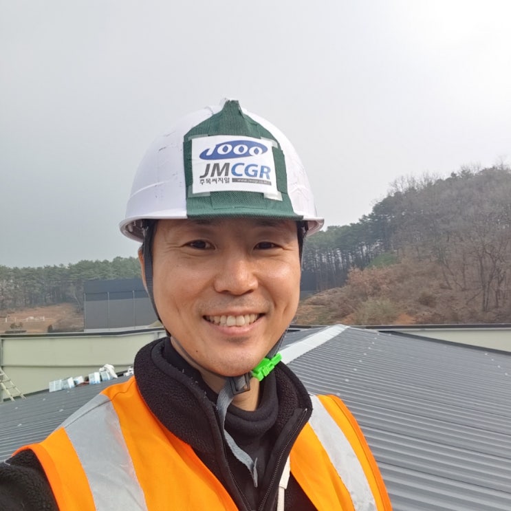  스튜디오 지붕 인조잔디 시공