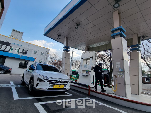 수소차 충전, 미래엔 도시가스처럼 꺼내 씁니다 수소차 충전, 미래엔 도시가스처럼 꺼내 씁니다