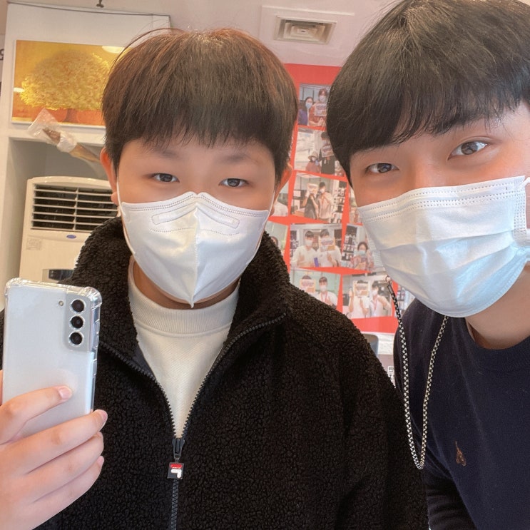  갤럭시S21화이트, 가족 단위로 방문해주신 후기