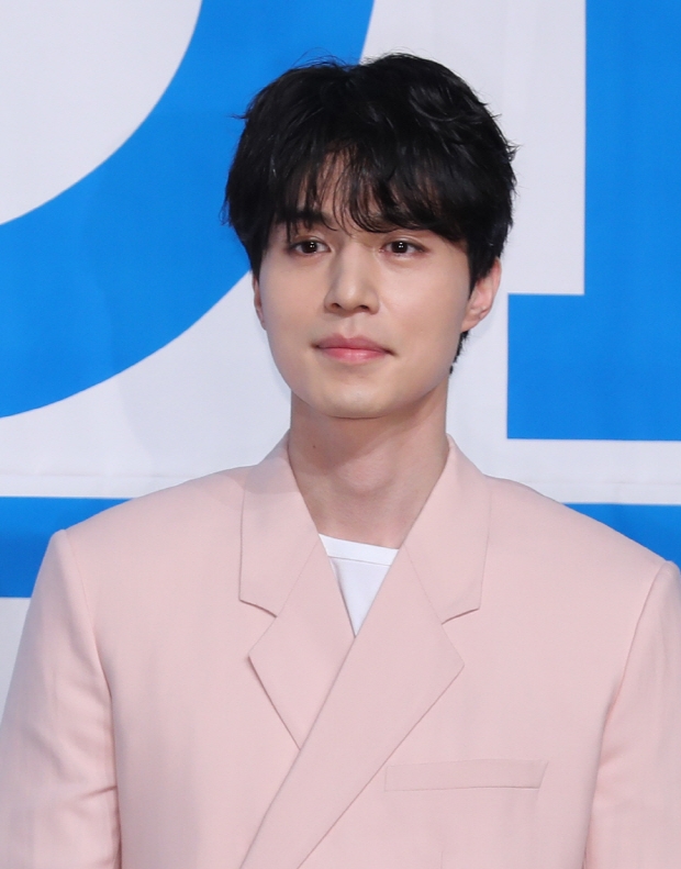 여전히 프듀 멤버들 잘 챙기는 듯한 이동욱 여전히 프듀 멤버들 잘 챙기는 듯한 이동욱