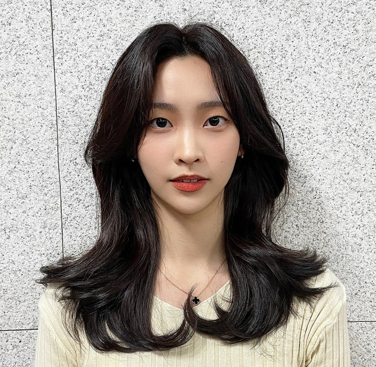  중간머리 헤어스타일 에서가장인기있는 레이어드펌 