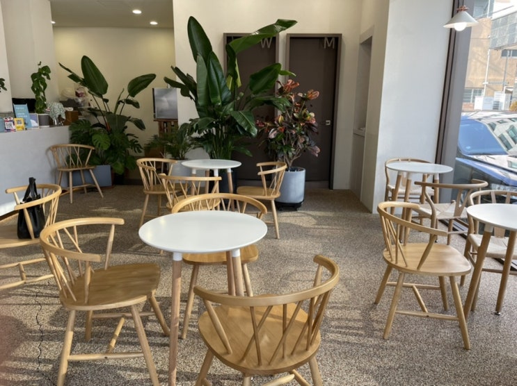  성수 조용하고 인테리어 이쁜 카페 추천 커피식구(COFFEE SEEKOO)