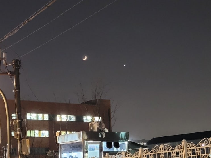 오늘 퇴근길 달빛이 왠지 좋네요 오늘 퇴근길 달빛이 왠지 좋네요