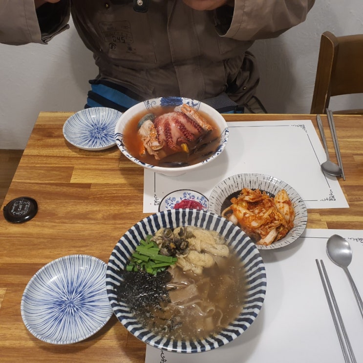  알작지 몽돌해변이 보이는 제주공항근처맛집 한라진칼국수