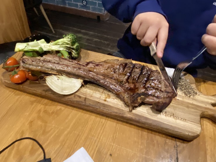  이스라엘 헬몬산 스테이크 맛집 '와이' (why?)