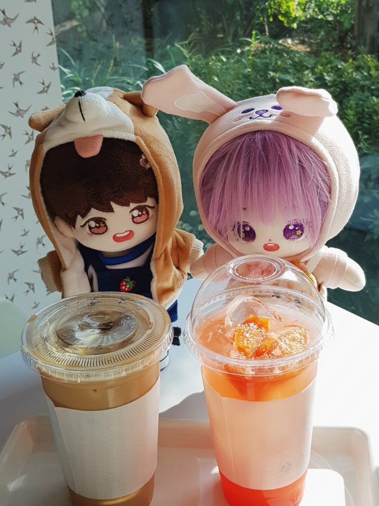 여의도역 레트로 감성카페 <평화다방 여의도점> 20cm 인형가발·포니테일 가발 착용샷! 여의도역 레트로 감성카페 <평화다방 여의도점> 20cm 인형가발·포니테일 가발 착용샷!