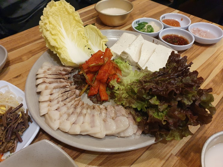 상봉역 콩두 두부명이보쌈과 순두부찌개