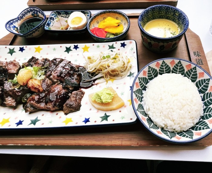  대학로 데이트 정갈한 가정식 스테이크 맛집 미도인
