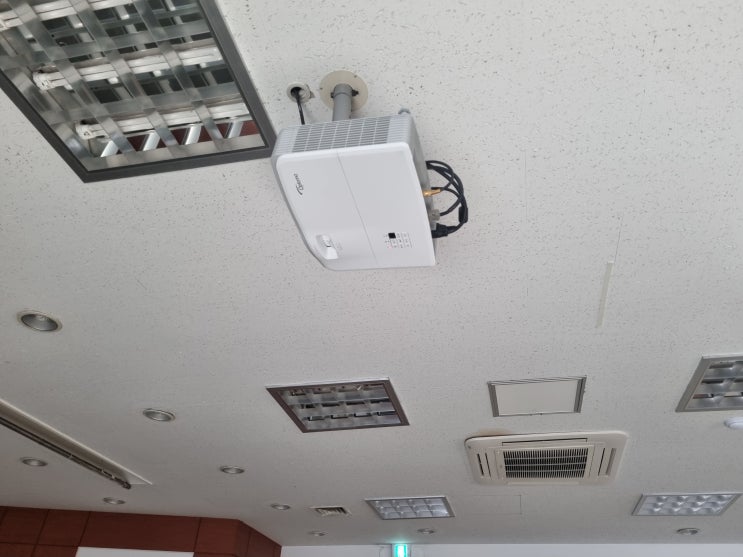  익산 군산 농협 옵토마 5000안시 프로젝터 설치 이전 전원불량 수리 앰프 음향 대회의실 출장 점검 왔어요