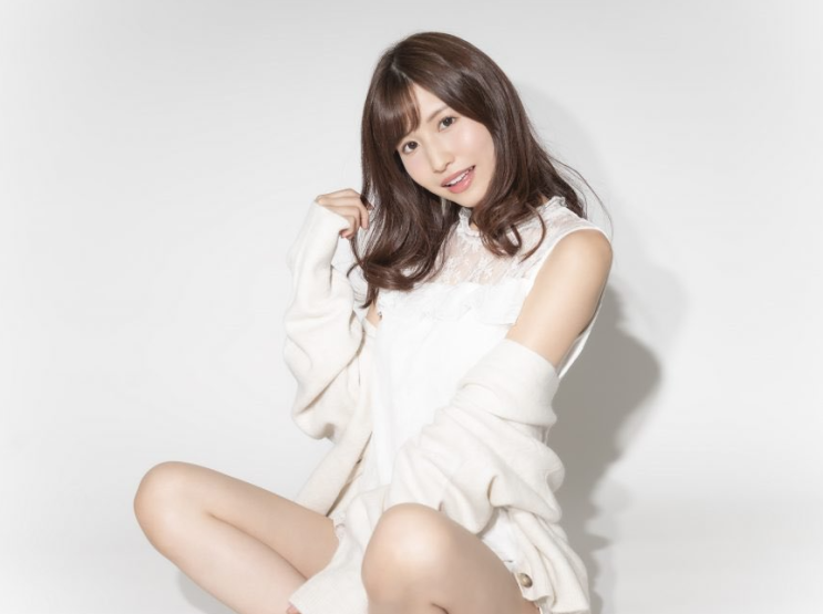  사쿠라 모모 / 桜空もも / Momo Sakura