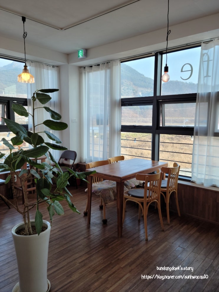  원주 카페 추천 | 카페안나(cafe anna): 논뷰가 펼쳐져 있는 한적한 힐링 장소