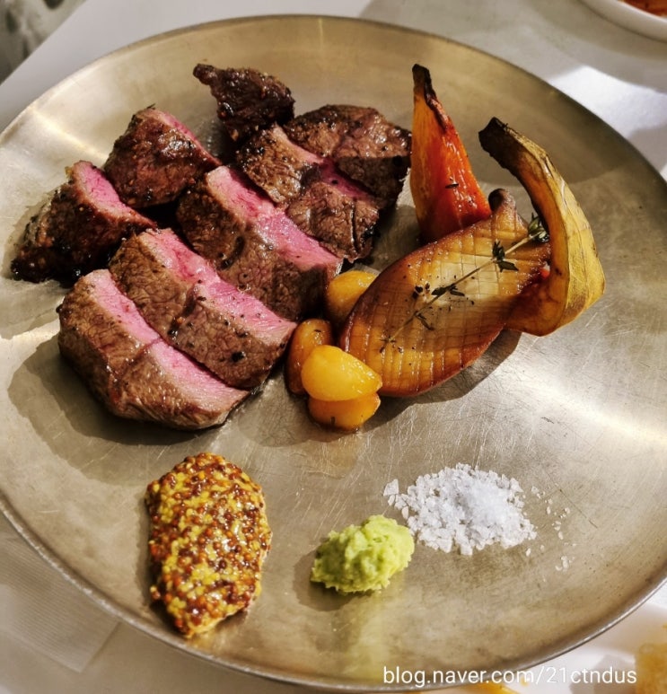  익선동 스테이크&파스타 맛집 : 익선디미방 에서 연말 분위기 내기:) -
