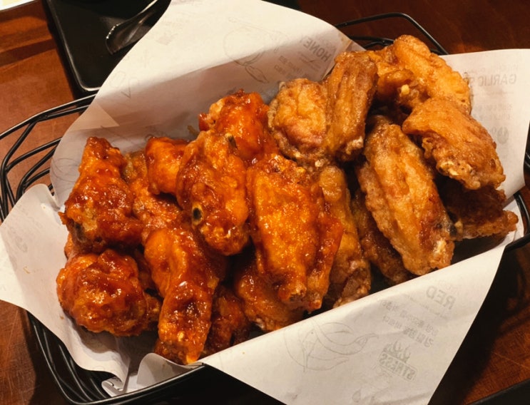 파주운정 교촌치킨&트위스트꽈배기 - 교촌반반윙과 씨앗호떡!