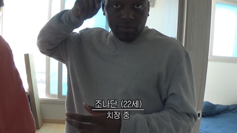  친구들과 홍대 놀러간 조나단