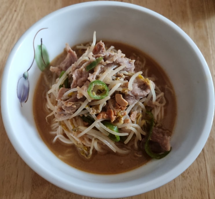  중독성있는 맛! 박막례 밀키트 "차돌 된장국수"