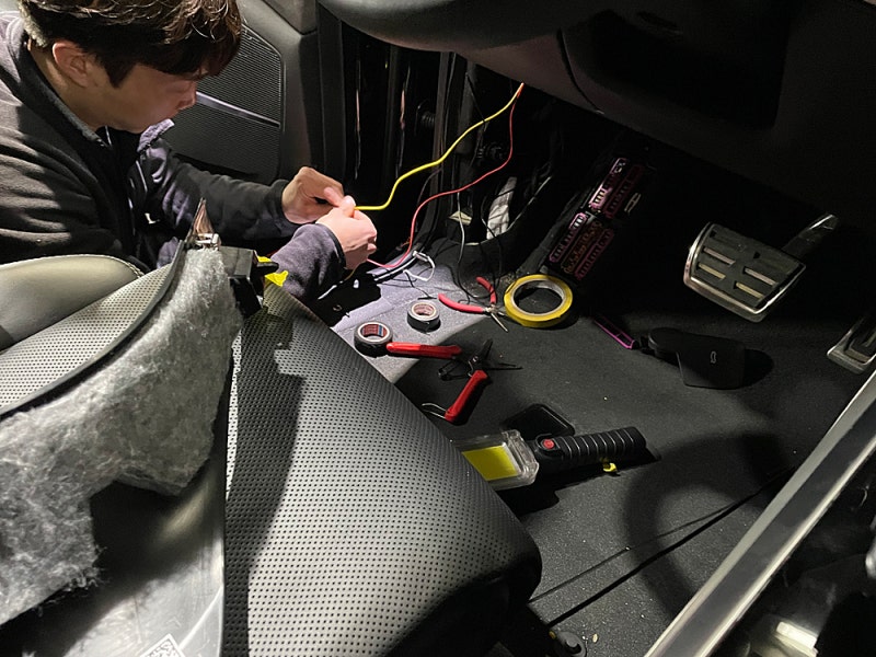 서울 서대문구 / 블랙박스/네비게이션 / 블랙박스 보조배터리 / 아우디 / Q8