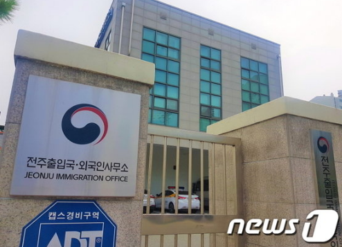 소외아동 위해 더 큰 사랑·봉사 희망한 필리핀 수녀…영주권으로 보답 소외아동 위해 더 큰 사랑·봉사 희망한 필리핀 수녀…영주권으로 보답