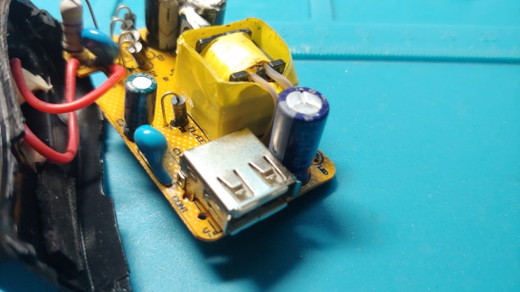  5V USB 충전기 수리하기(전해콘덴서)