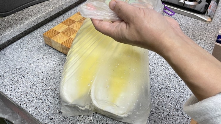  서툴지만 요리한번 해보겠습니다..전문점 처럼 맛있고 간단한 향긋한 굴김치 만드는 방법