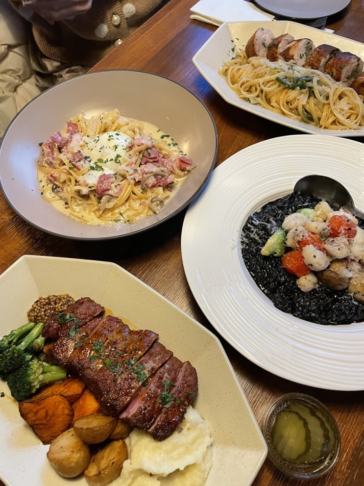  [익선동 맛집] 이층 양옥 | 익선동, 종로 3가 분위기 좋은 맛집 / 크림 파스타, 오일 파스타, 스테이크, 먹물 리조또 / 드클 룸메즈 연말 번개 만남 / 도란도란 차 마시기
