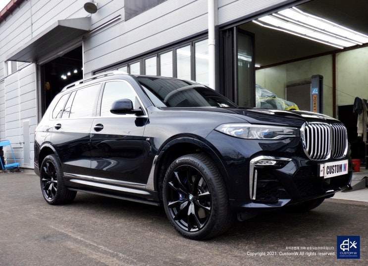 BMW X7 휠 상처 수리 후 블랙유광 휠도색