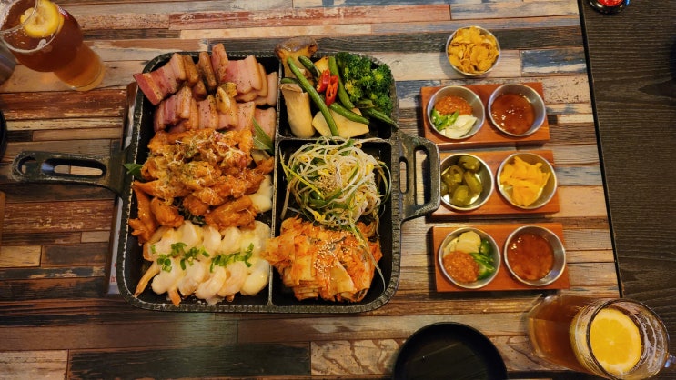  연남동 술집 연말모임 미드나잇키친에서 삼겹바베큐