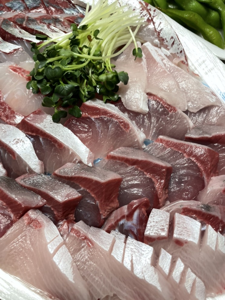  겨울 방어철에는 방어 먹어 줘야지요?! 안산 방어회 맛집 푸른바다수산