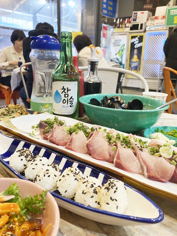 광주 동천동 맛집 - 황금회포차에서 대방어에 소주한잔 캬 광주 동천동 맛집 - 황금회포차에서 대방어에 소주한잔 캬