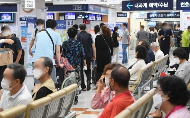 "보험료 50% 오른다고?"…내년 '실손보험료 폭탄' 맞는다 "보험료 50% 오른다고?"…내년 '실손보험료 폭탄' 맞는다