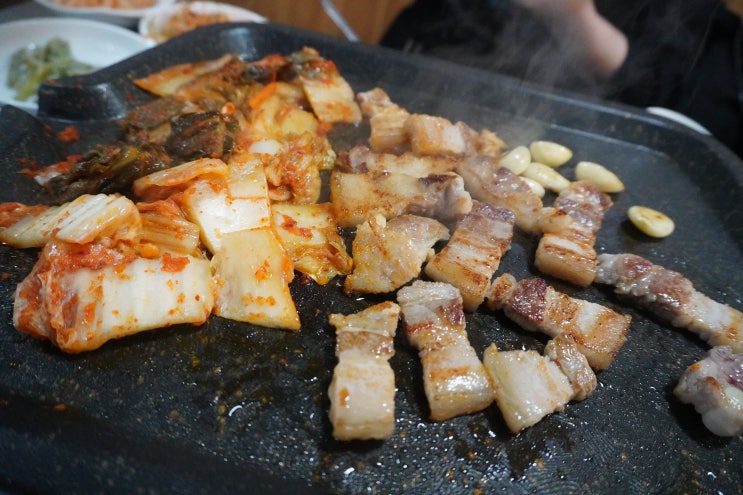 권선동 고기집 새벽을 달리는 뽕구네생삼겹살
