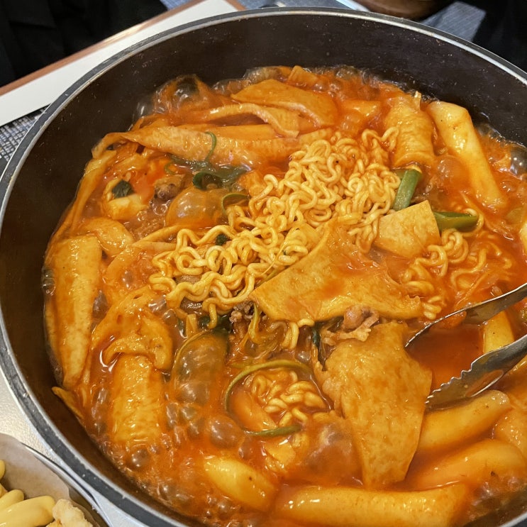  을지로 떡볶이 맛집 을지분식(을지로3가, 버터갈릭감자튀김, 우삼겹떡볶이, 새우튀김, 단호박튀김, 왕김말이, 모짜렐라 어묵튀김, 라면사리)