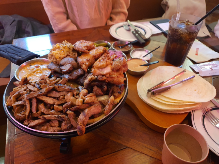  수원 롯데몰 |  양이 푸짐했던, "낙원타코" 방문기