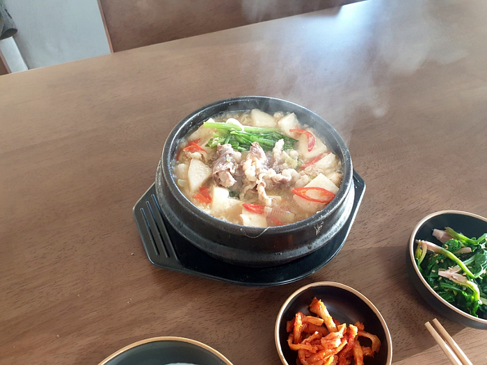  우삼겹된장찌개 / 미나리와 우삼겹 넣고 끓여 보았어요