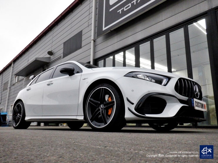  벤츠 A45 AMG 블랙실버 무광 투톤휠도색 + 카본 세라믹 골드 캘리퍼 도색