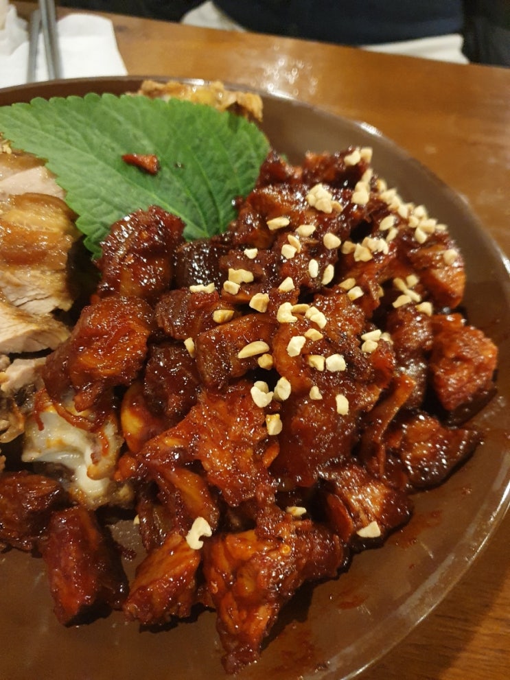  가장 맛있는 족발 불족 반반 메뉴 시켜 봤어요